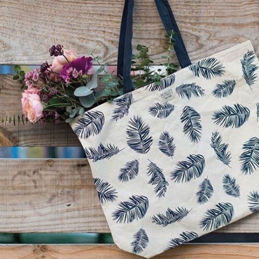 bespoke-large-canvas-landscape-tote-lifestyle-picture Bespoke Large Canvas Landscape Tote Lifestyle Picture